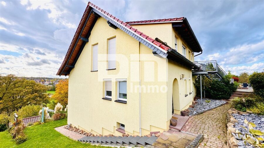 Modernisiertes 1 bis 2 Familienhaus mit DG-Ausbau BJ 02/03 und Panoramablick am Rüsteberg - Seitenansicht Panorama